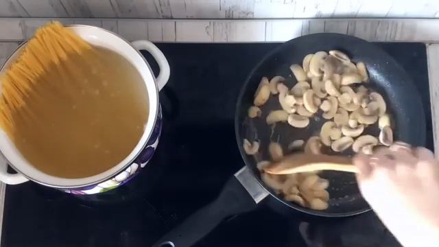 Паста с креветками и грибами в сливочном соусе пошаговый рецепт