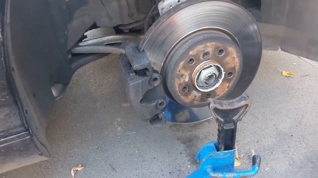 Wymiana tarcz, klocków i łożyska BMW E46 330ci Cz.3 (Przód)