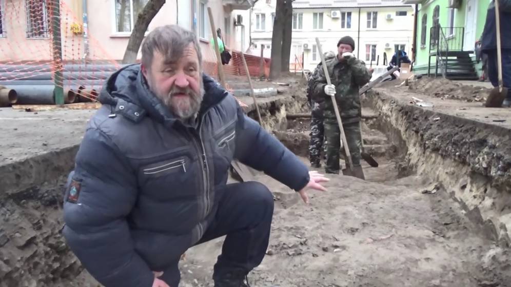 Улица XIV века, найденная под улицей XXI века на раскопе в переулке Красноармейском