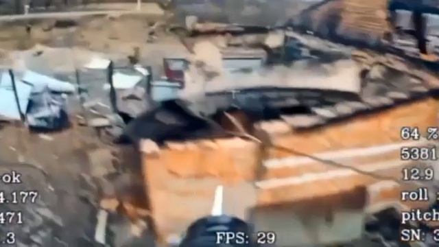 Танцы российского FPV-дрона и украинских военных в районе курской Суджи...