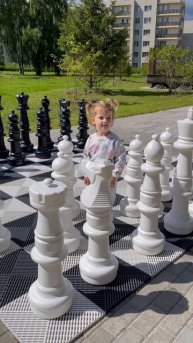 Шахматы ♟️♟️♟️♟️♟️ ☀️🌧️ После дождичка 🌧️☔️ #2года5месяцев