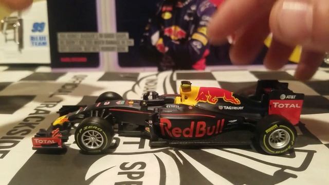Formula 1 Die-Cast Review - Bburago 2016 Red Bull Racing RB12 1:43