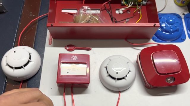 Conexiones de panel Smartline de INIM, Zonas (detectóres y Estaciones Manuales ) y sirenas 🚨