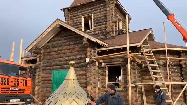 Установка креста на храм