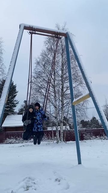 с братом веселее😁