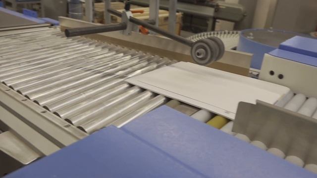 Variable book spine gluing in book-on-demand perfect binder
