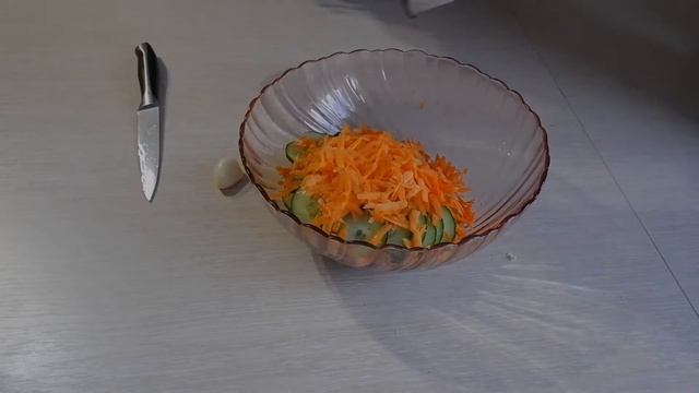 Салат с огурцом и морковью по - корейски