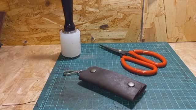 Ключница из натуральной кожи, ручной работы.