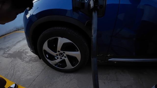 Trải Nghiệm Thuê Xe Tự Lái: Vinfast VF8 - Lần Đầu Lái Xe Điện Công Nghệ Cao