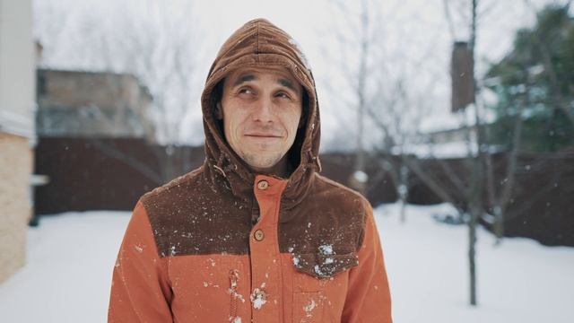 Мужчина помогает плачущему тигру. Вы не поверите, что произойдет потом!