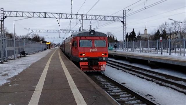 Электропоезд ЭТ2М-128 До станции Санкт-Петербург и Электропоезд ЭТ2М-047 До станции М.Вишера Колпино