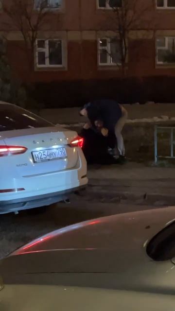 В Дрожжино водитель и таксист не поделили дорогу и решили, что лучший вариант — решить дело дракой