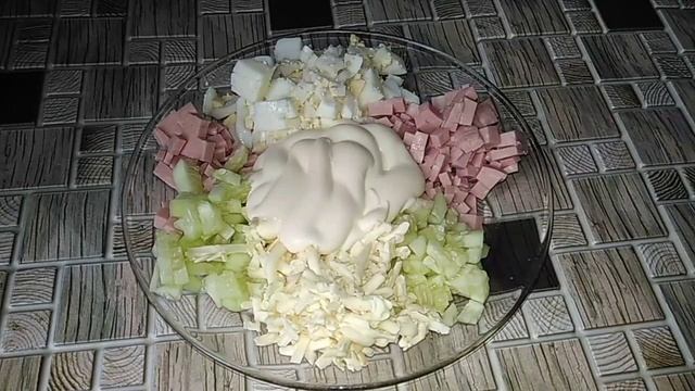 ОЧЕНЬ ВКУСНЫЙ,НО ПРОСТОЙ САЛАТ К ВАШЕМУ СТОЛУ В БУДНИ И ПРАЗДНИКИ.