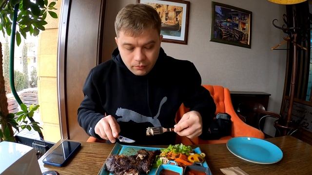 Пообедал в уютном кафе "Рандеву" в Дербенте.