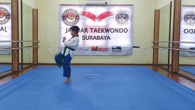 Kenzie Edric Winata,Jaguar Taekwondo Surabaya,Poomsae Pemula,Pra Cadet B