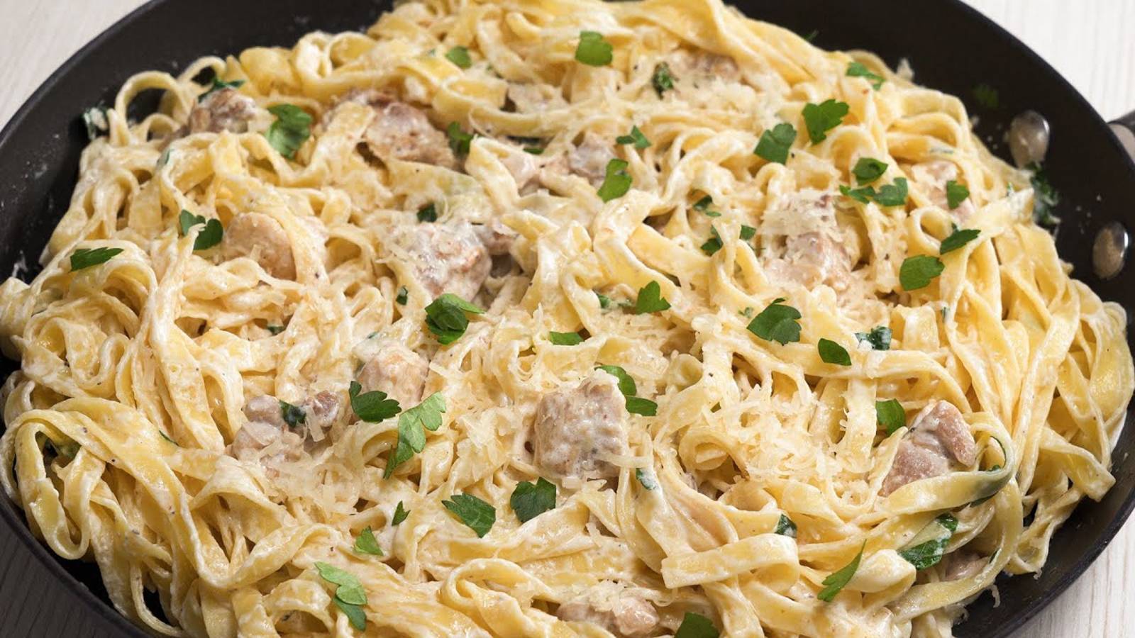 ПАСТА С КУРИЦЕЙ В СЛИВОЧНОМ СОУСЕ. Вкусный ужин за 15 минут!