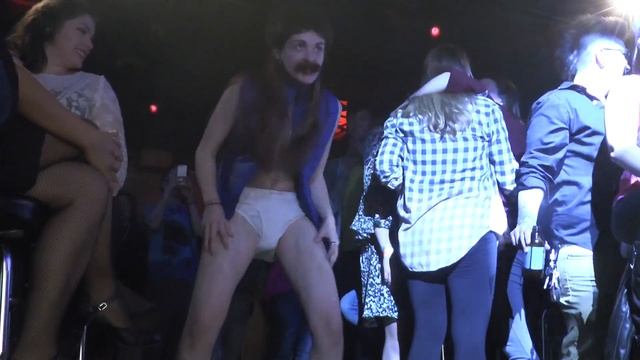DRAG KING Scott Abigwun "Ding Dong Song"