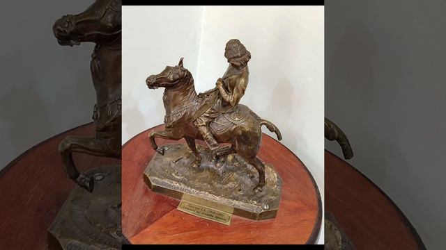 Статуэтки и статуи из художественных музеев
