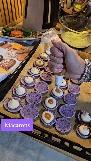 Мои первые Макарон #macarons  Они не идеальные, но уже вкусные  #провансаллочка_макарон #patisserie