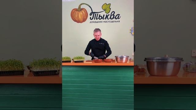 Рубрика "Готовим с Иваном", встреча 1 - салат с креветками и хурмой