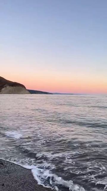 Архипо-Осиповка 21 января 2025 года 🍂 Морюшко 🌊 в лучах заката 🌅 Видео: @odissey.arkhipka