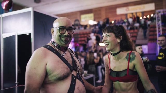 1x06 - Cuéntaselo a Asun - Salón erótico de Barcelona 2023