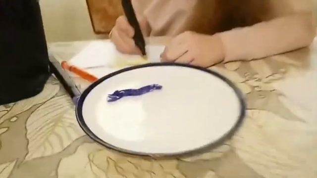 Делаем "живых гусениц " . Опыты с детьми .