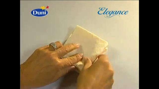 Napkin folding from Duni - Autumn.mp4