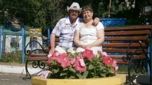 434.=ЦВЕТЕТ СИРЕНЬ ПУШИСТАЯ=. Сл. А. Зенцов, муз. В. Лашевский, исп. и видио Надежда Попопва.