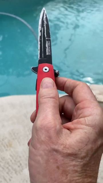 Swing out thumb action knife