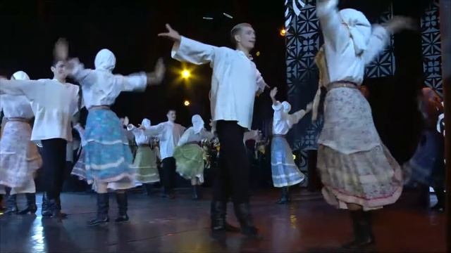＂На улице ромада＂, Сибирский русский народный хор #upskirt#русский#танец