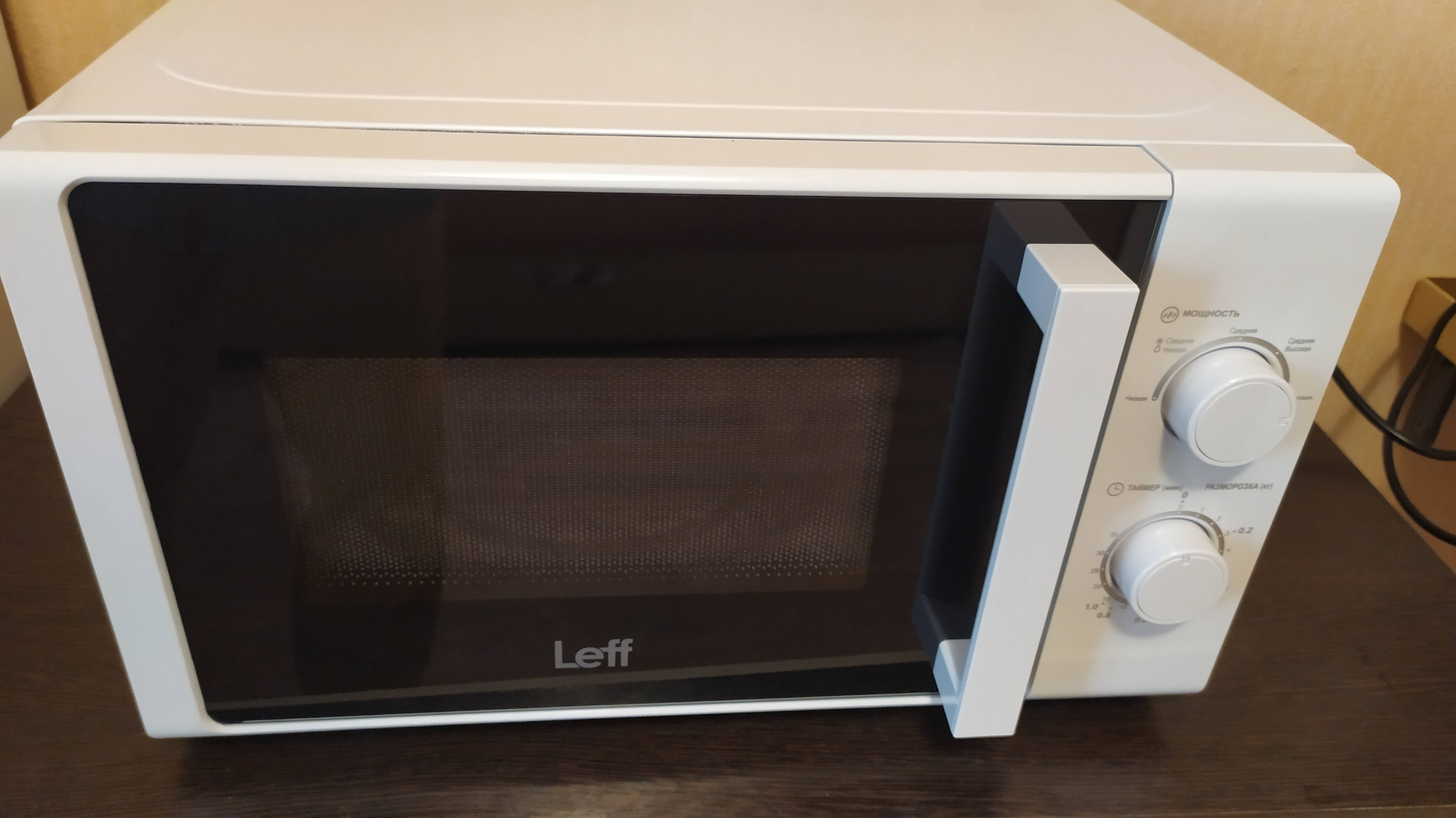 Видео обзор микроволновой печи соло LEFF 20MM723W