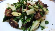 Салат с жареной печенью и огурцом