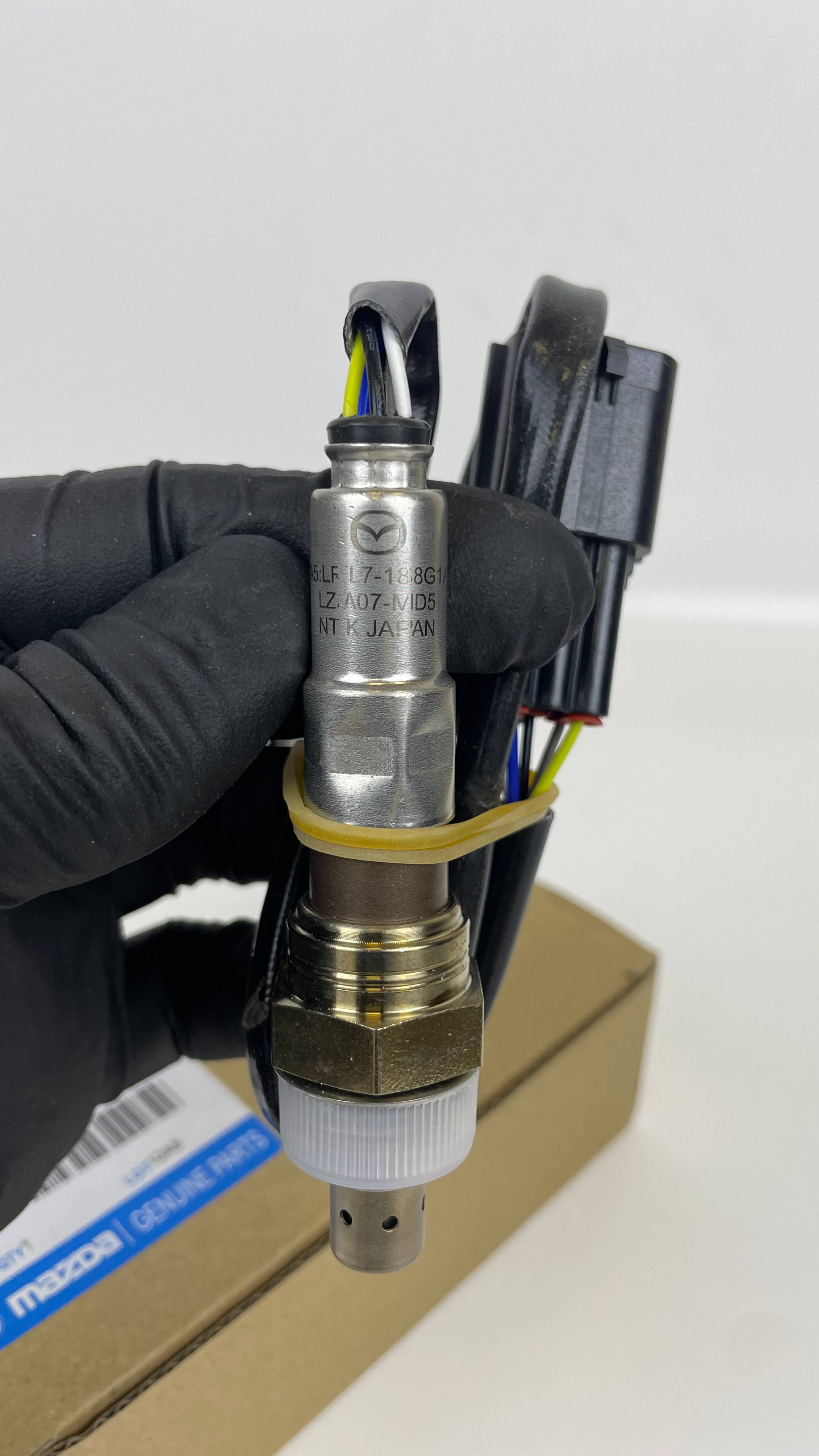 Кислородный датчик лямбда зонд Mazda LFL7-18-8G1A
