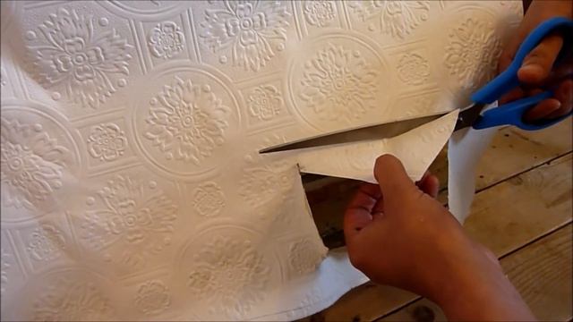 HOW TO HANG WALLPAPER AROUND A WALL SOCKET PART 3