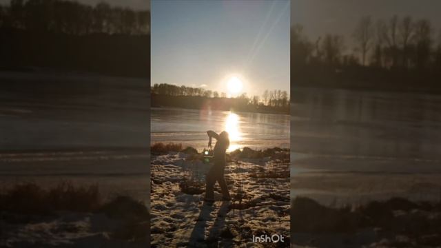 Сегодня на стрелке в Ярославле, где Которосль впадает в Волгу... рисую светом.. #Света #Река