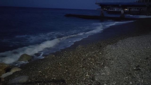 Крым Ялта Кореиз санаторий Дюльбер утреннее море штормит