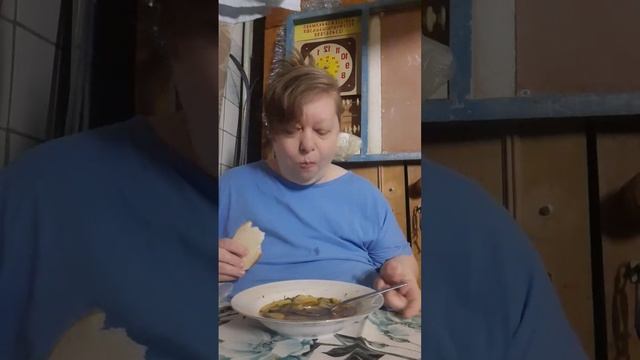 #Мукбанг#   всё жидкое и блёклое🍗🍗🥕