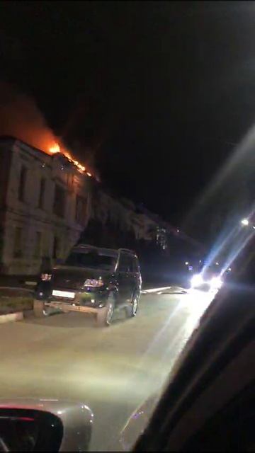 Ещё кадры горящей артиллерийской учебной части, которая загорелась сегодня утром в Новочеркасске.