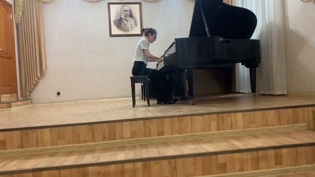 Сачкова Арина 
МБУ ДО ДМШ № 3 им. Н. И. Привалова 
В. Купревич «Элегическая серенада»