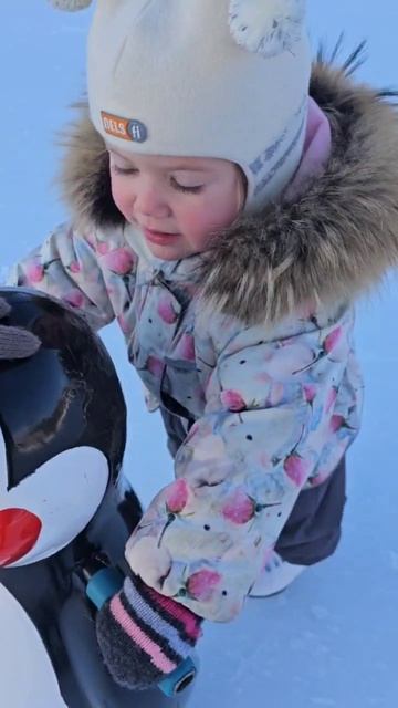 Первые шаги Ёлы🥰 льду⛸