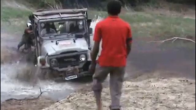 Шри-Ланка. Спасение джипа