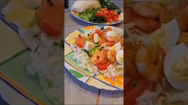 Салат Цезарь с креветками 🥗