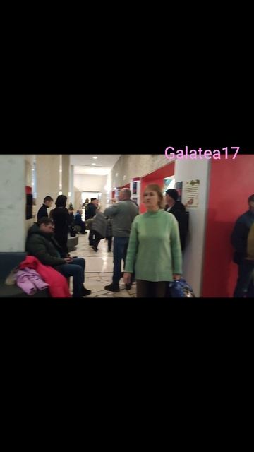 В ОЖИДАНИИ НАЧАЛА КОНЦЕРТА/МНОГО НАРОДУ В ФОЙЕ ДК ПНТЗ/ЧЕРНЫЕ БЕРЕТЫ #концерт #рутуб #черныебереты