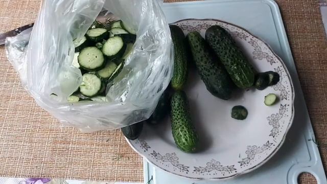 Свидание на кухне. Быстрый рецепт малосольных огурчиков.