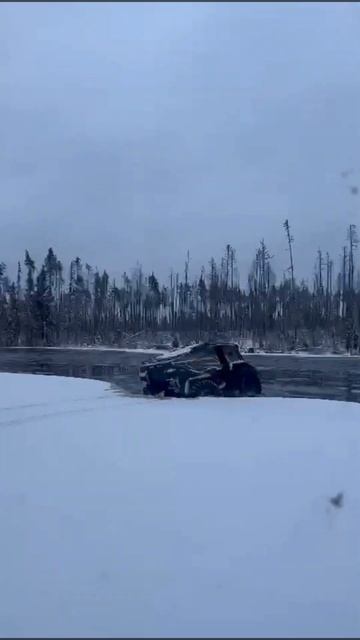Выезд по первому льду и лёгкий спуск на воду #вездеход