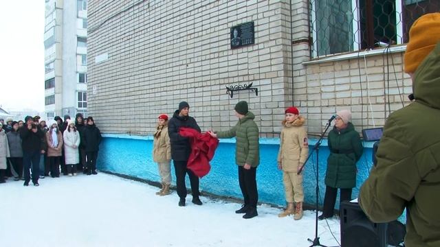 Памятную доску воину, погибшему на СВО, открыли в бийском лицее-интернате (Бийское телевидение)