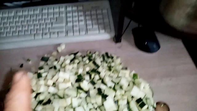 Замораживаю Смесь из 🥒🥒🥒КАБАЧКОВ 🥕🥕🥕МОРКОВИ и 🌿☘ЗЕЛЕНИ!!!👍👍👍.   25.8.23💖🙂