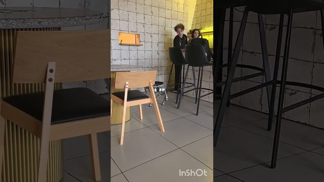 робот официант