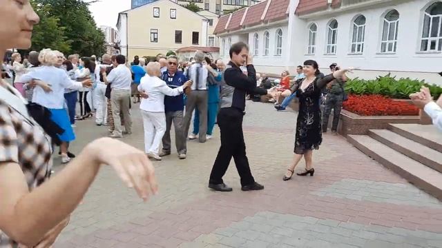 Румба для души в исполнении Олега и Ларисы Папазовых..mp4